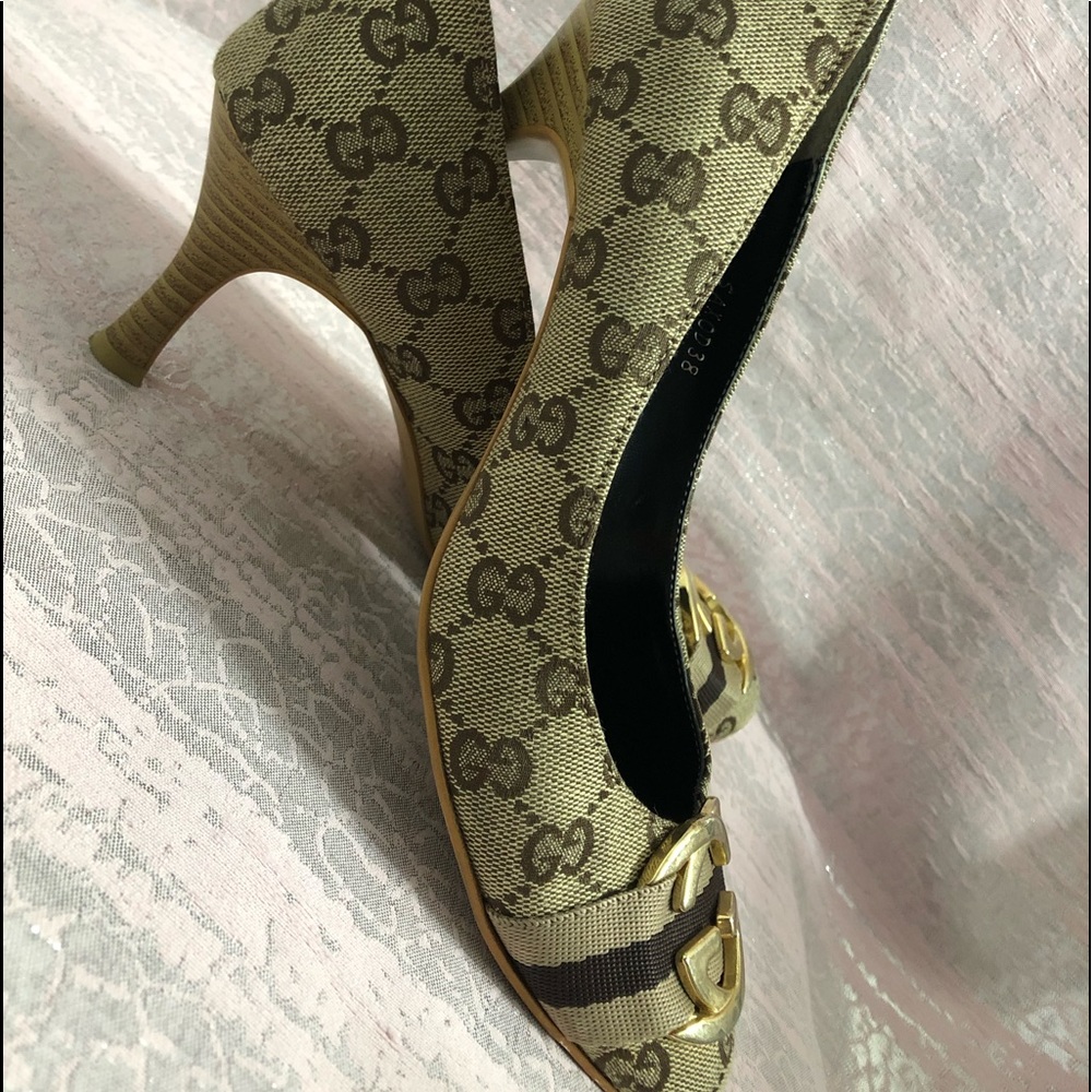 USED GUCCI SHOES